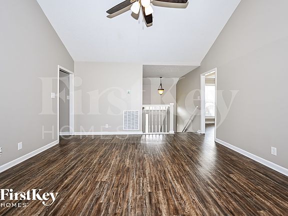 3rd image of 118 West Dr