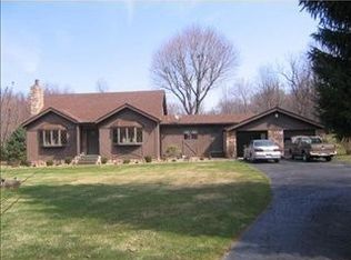 2135 Forest Grove Rd, Coraopolis, PA 15108