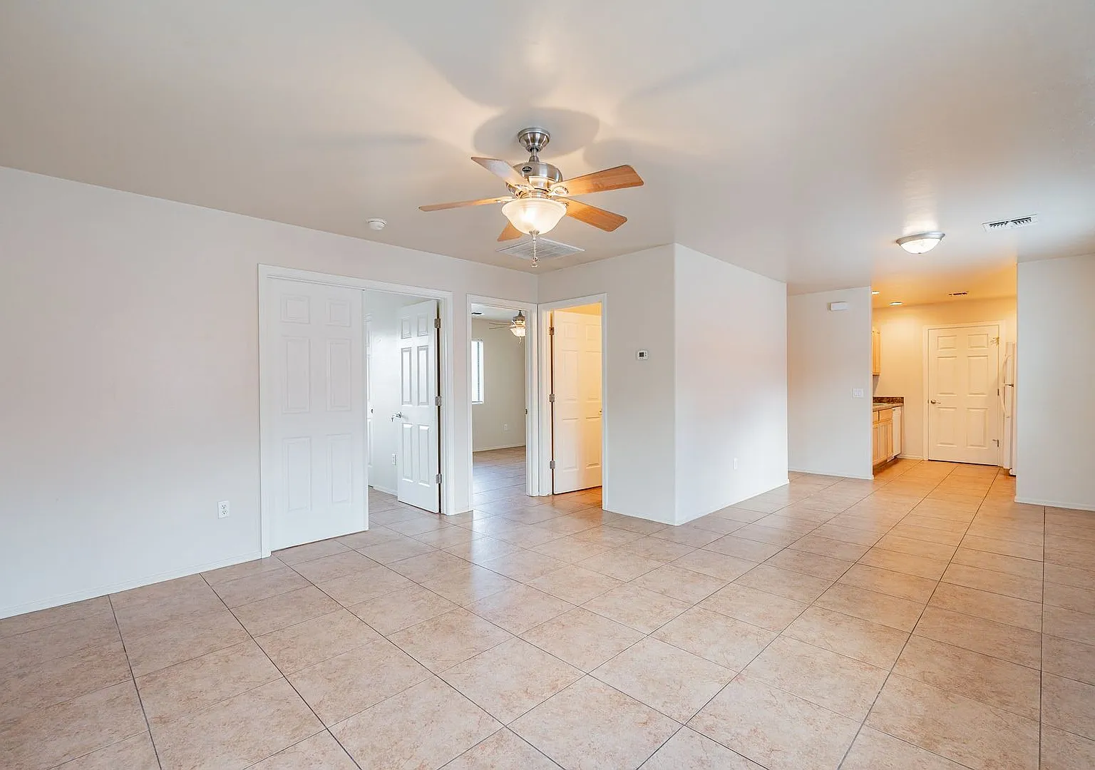 1428 E. Elm St. — Photo 4