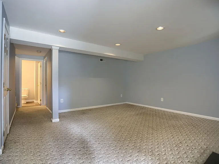 437 Ashton Ln — Photo 16