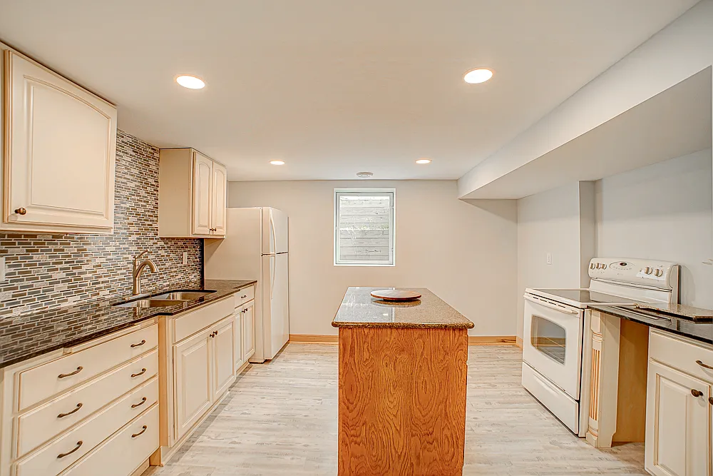 2 bed, 1650 sqft, $1,970 — Photo 4