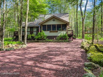 2112 Trout Pond Ct, Pocono Pines, PA, 18350