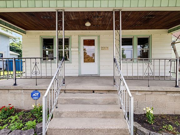 3rd image of 2201 Catalpa Ave