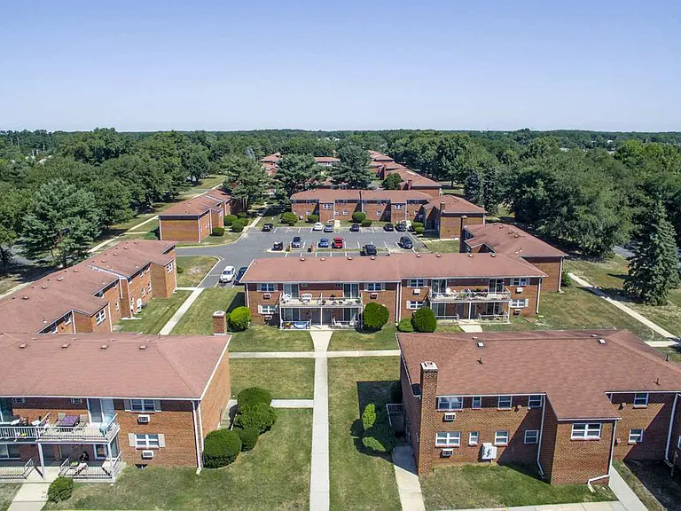 West Park Manor — Photo 12