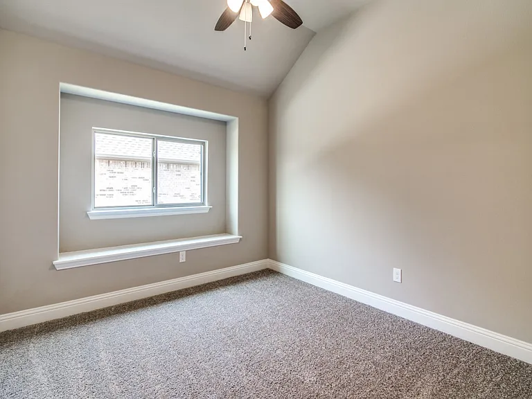 323 Sweetspire Dr — Photo 3