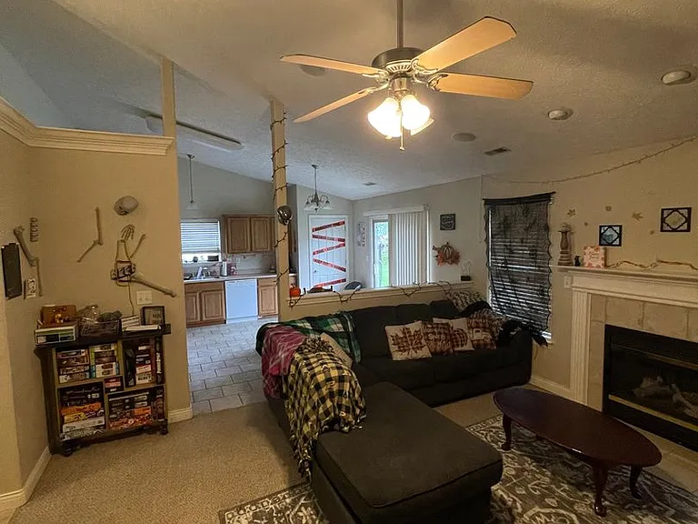 1324 Shining Armor Ln — Photo 2