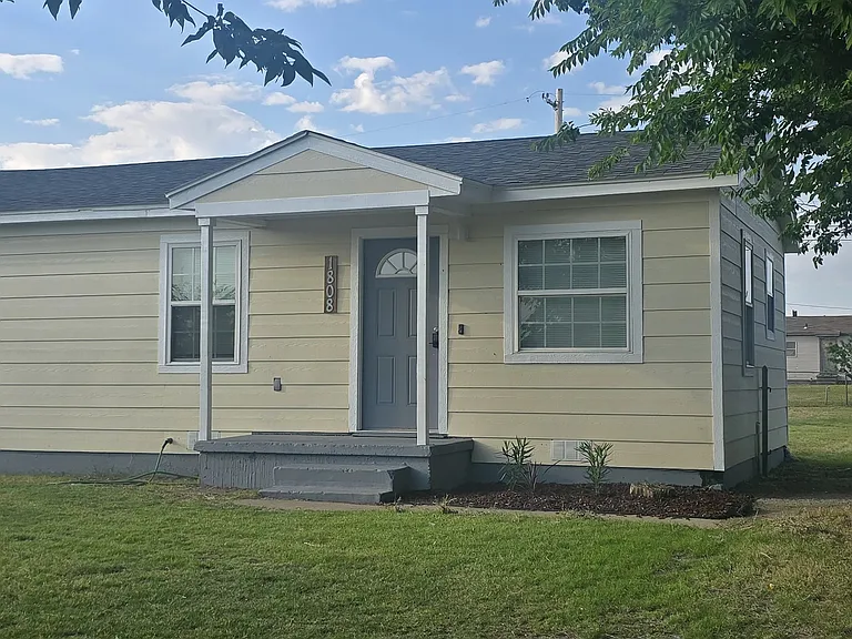 1808 Charles Whitlow Ave — Photo 1
