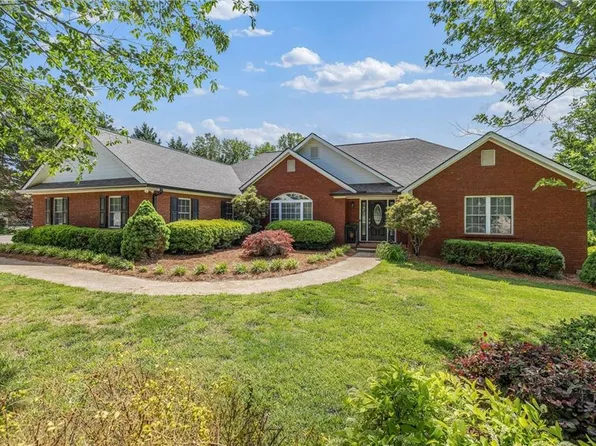 204 Windrose Meadow Ln, Clarkesville, GA 30523
