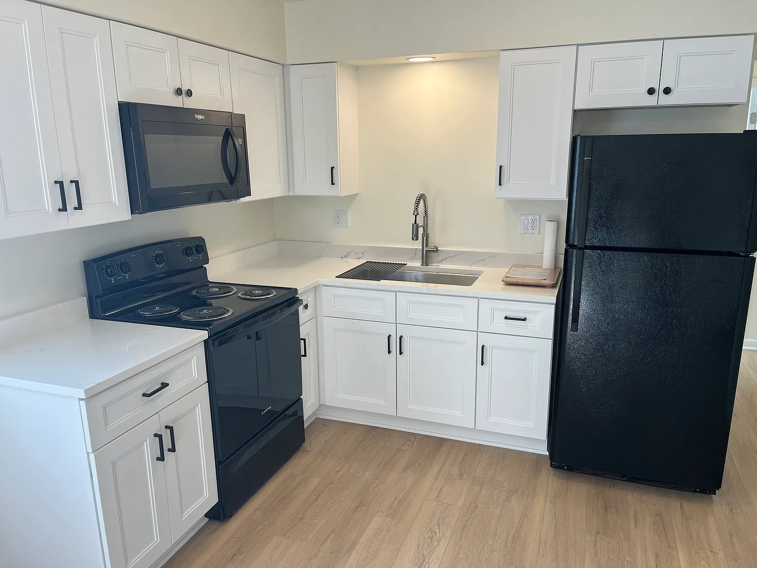 2 bed, 907 sqft, $1,300 — Photo 2