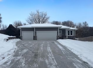 102 Bavarian Cir, Cannon Falls, MN 55009
