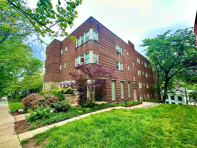 3925 Davis Pl NW #B6 — Photo 23