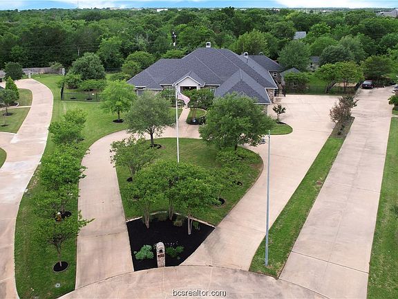 3rd image of 2035 Oakwood Trl