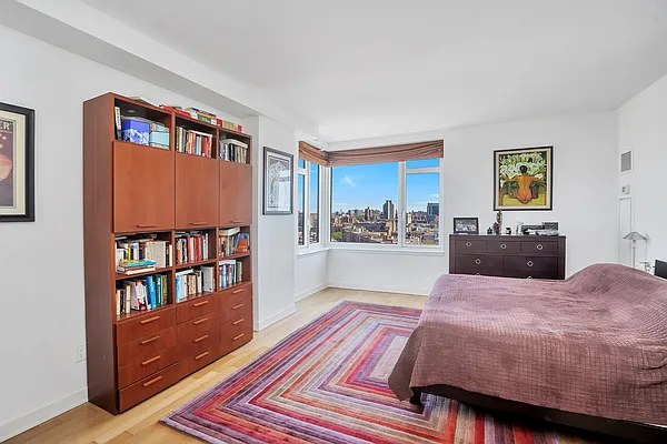 Rented by Isen & Company : Real Estate Advisors | media 15