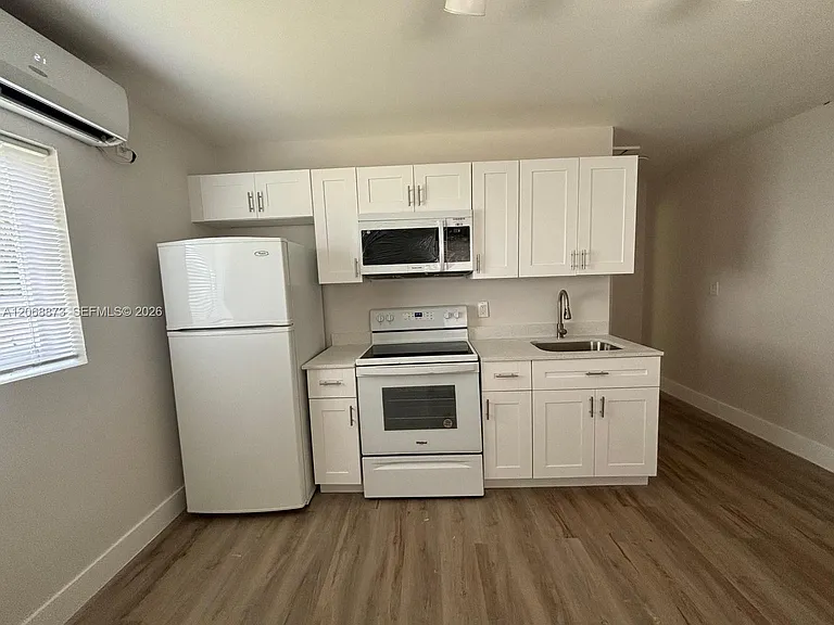 4145 SW 19th St #3 — Photo 7