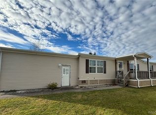 7 Golden Pond Est, Akron, NY 14001