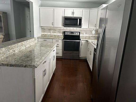 4th image of 1828 Pineland Dr