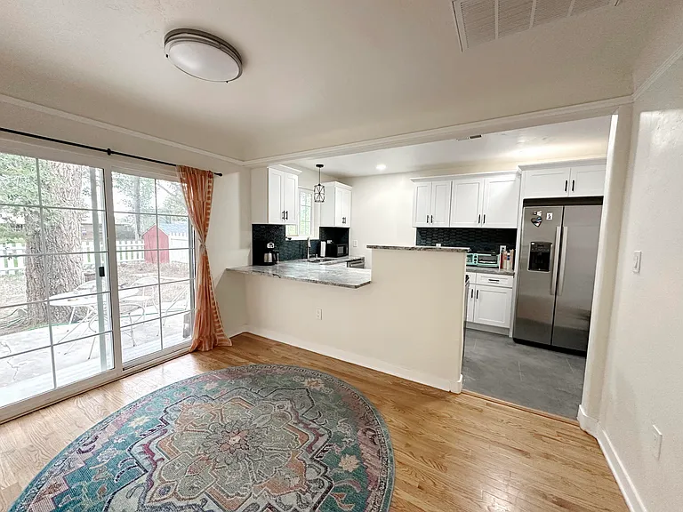 801 Solano Dr NE — Photo 14