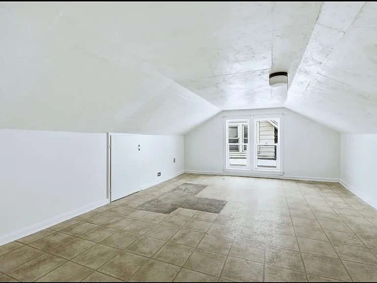 926 N Porter St — Photo 6
