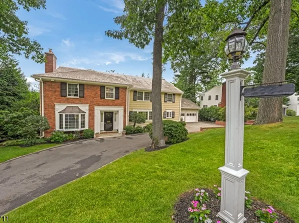 18 Kings Hill Ct, Summit City, NJ 07901