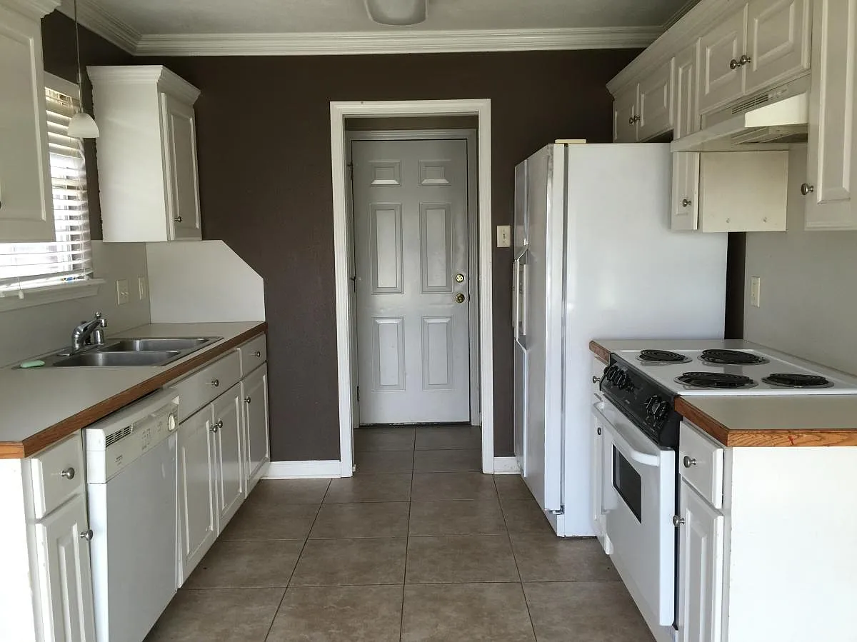 4605 Valiant Drive — Photo 3
