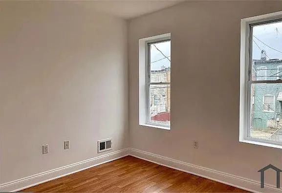 418 N Port St — Photo 6