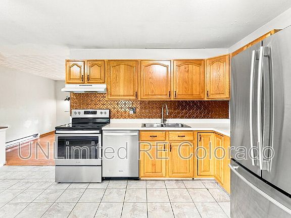 4th image of 1172 Glen St