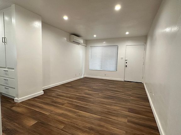 4th image of 2214 S Leland St #1