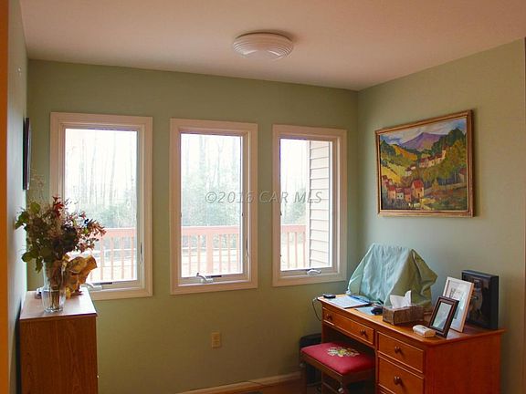 Breakfast area to screened porch