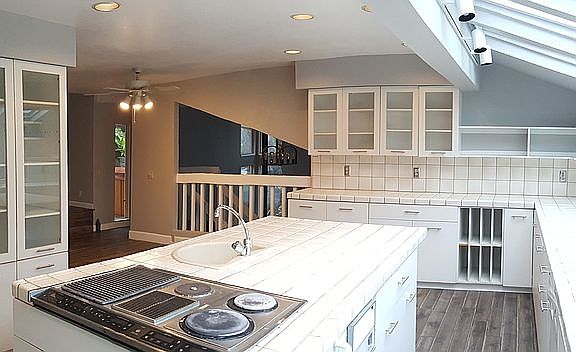 4th image of 3816 N Lakeshore Blvd