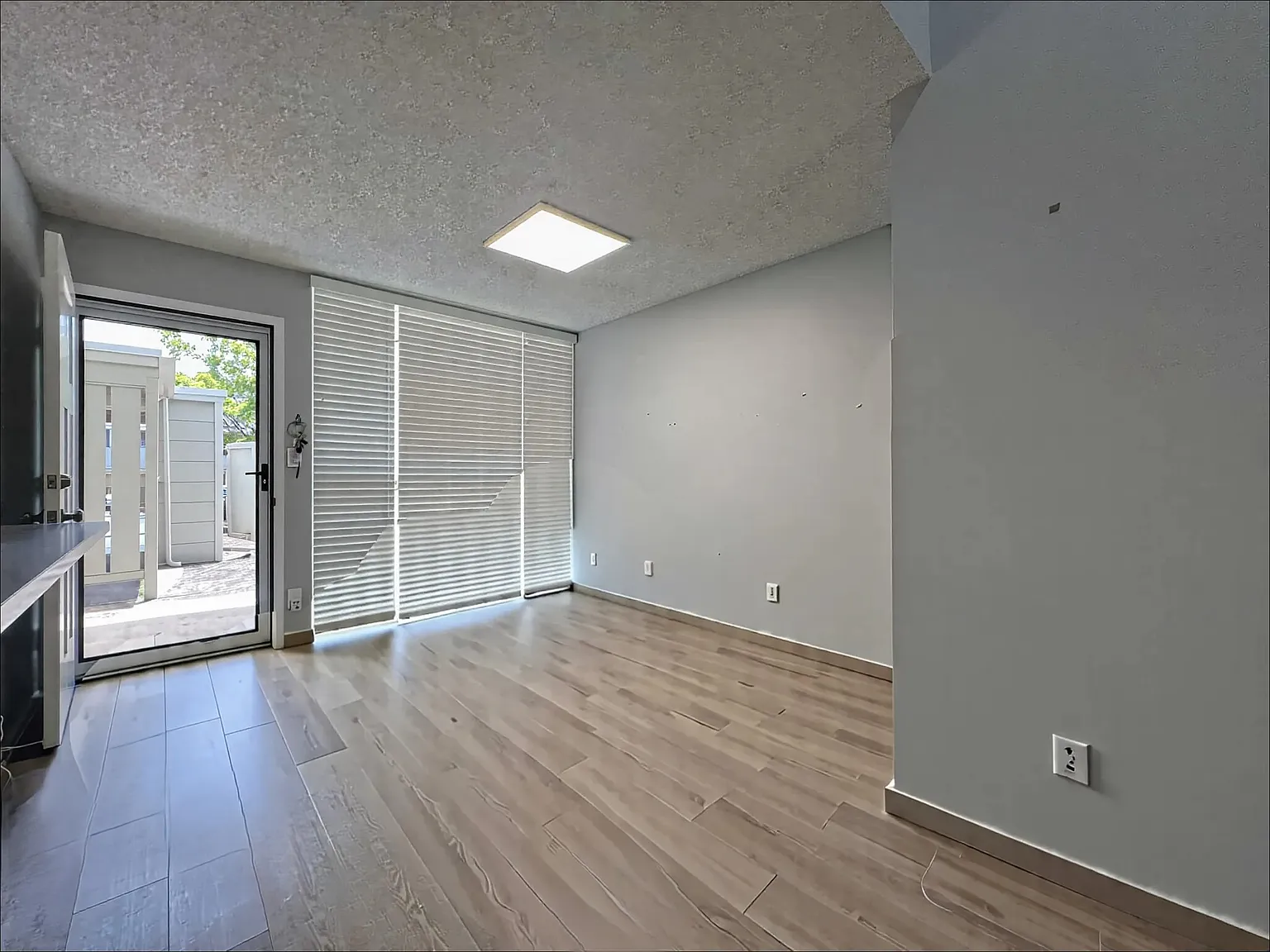 3 bed, 2.5 bath, 1324 sqft, $3,500 — Photo 4