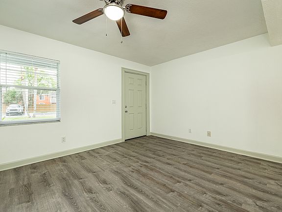 3rd image of 7117 E Bank Dr