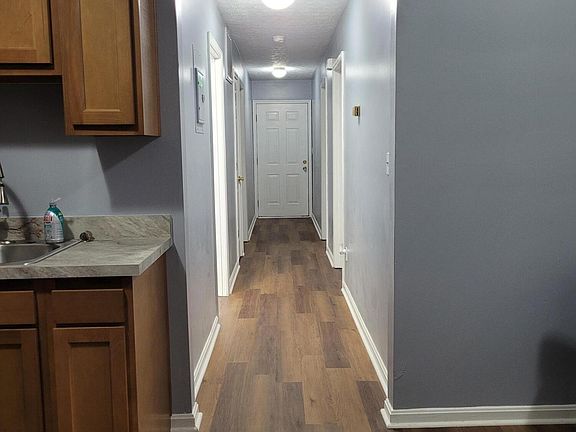 4th image of 1532 W Breckinridge St
