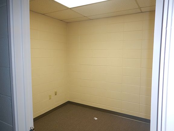 3rd image of 8712 Tara Blvd #8712A