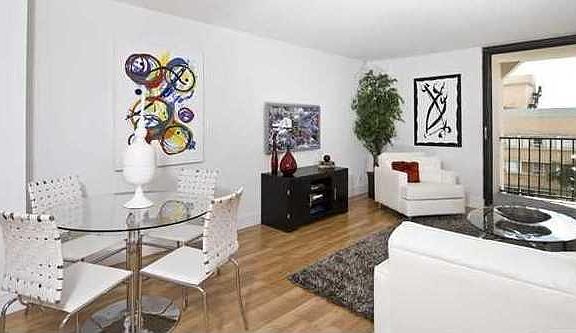 5th image of 2625 Collins Ave APT 410