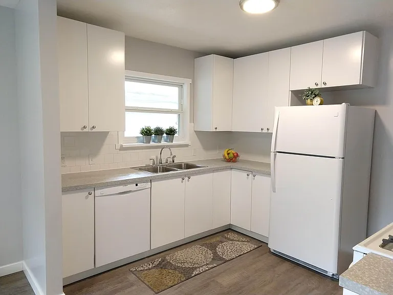 433 E Center St — Photo 3