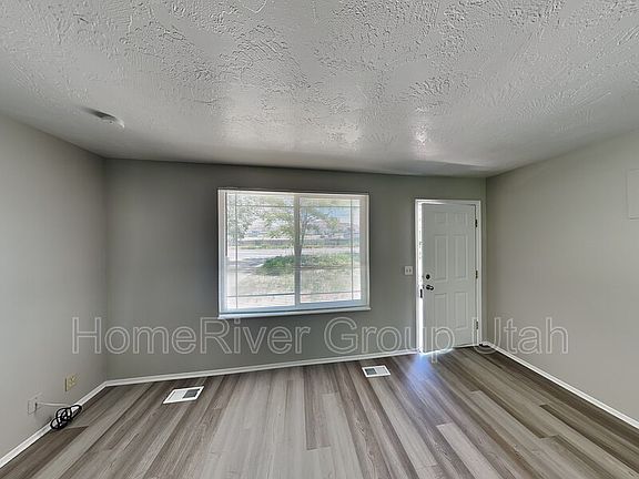 4th image of 1051 W 2100th St N
