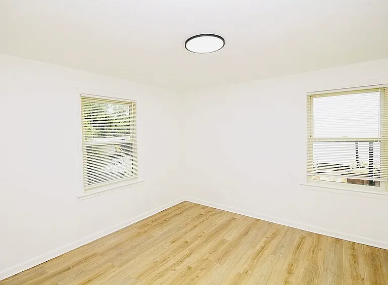9101 Charlotte St — Photo 3