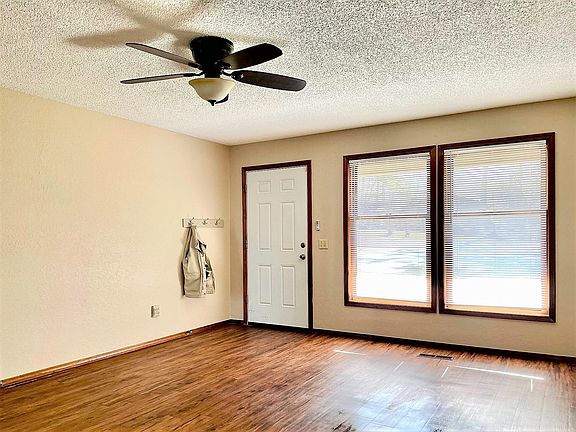 2nd image of 14 Oxford Ln