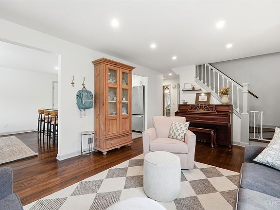 5th image of 2853 Lawndale Ave