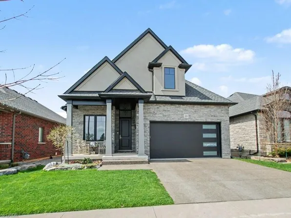 38 Swan Ave, Pelham, ON L0S 1E6