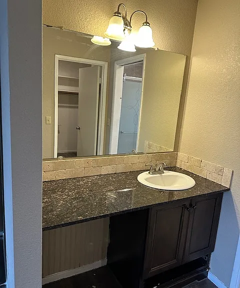 1921 Bridgewood Way — Photo 26