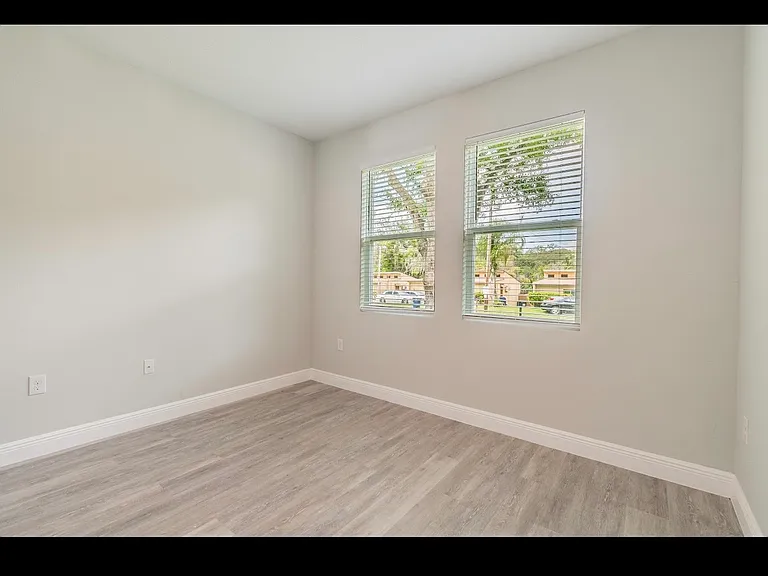 1614 E Mulberry Dr — Photo 14