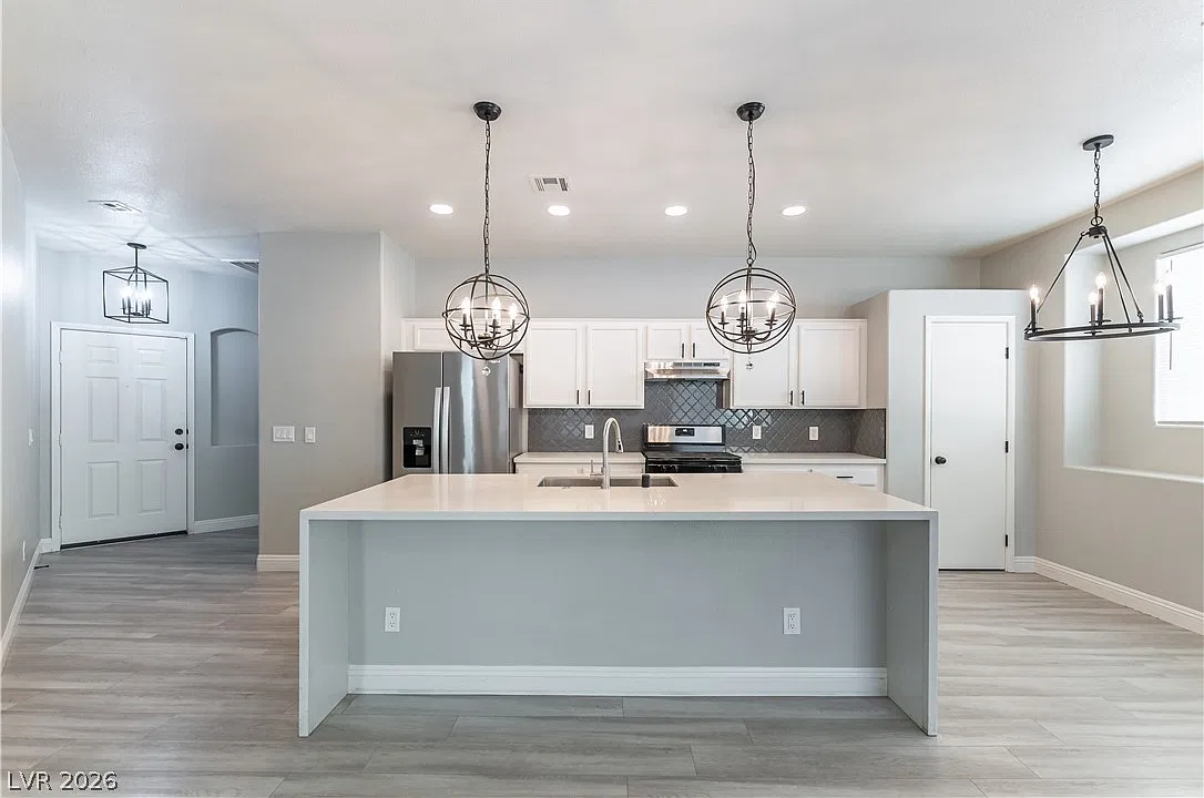 3 bed, 3.0 bath, 1376 sqft, $1,895 — Photo 1