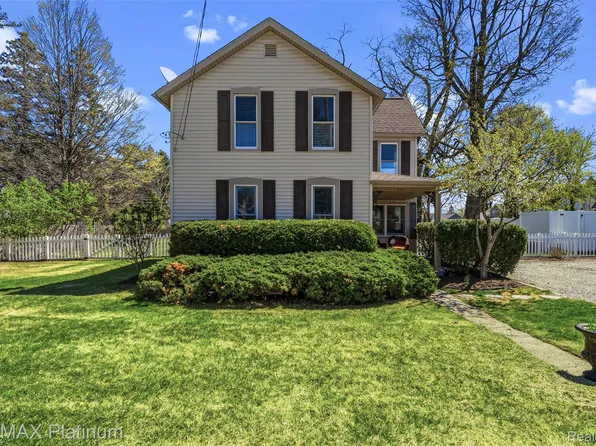 315 S West St, Fenton, MI 48430