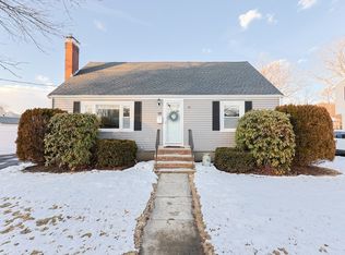 16 Sunset Dr, Peabody, MA 01960