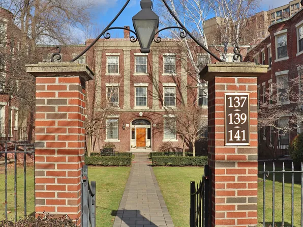 141 Beaconsfield Rd APT 3, Brookline, MA 02445