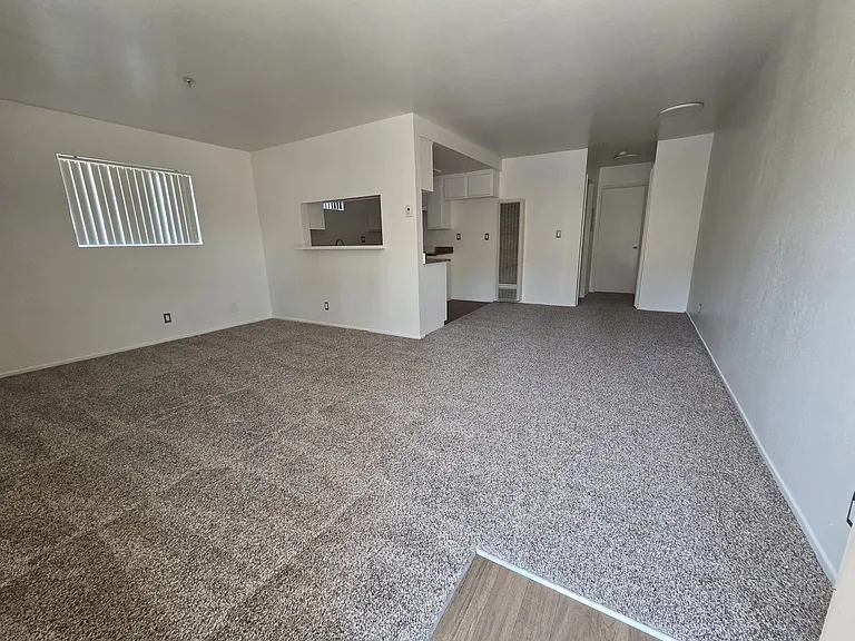 Broadway Apartments — Photo 4