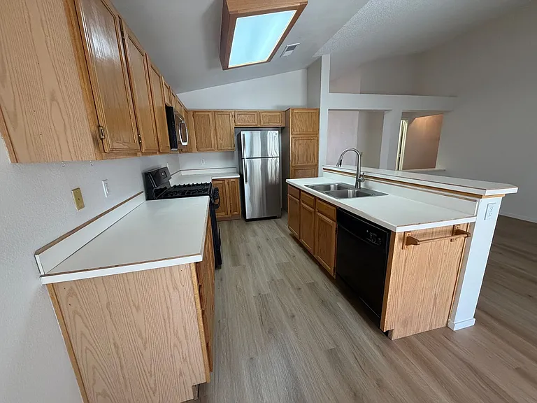 1328 Maplegrove Cir — Photo 5