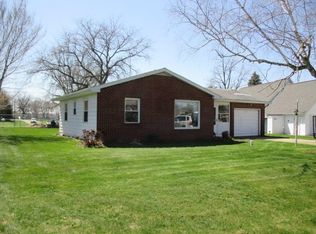 9145 E Snow White Rd, Cromwell, IN 46732