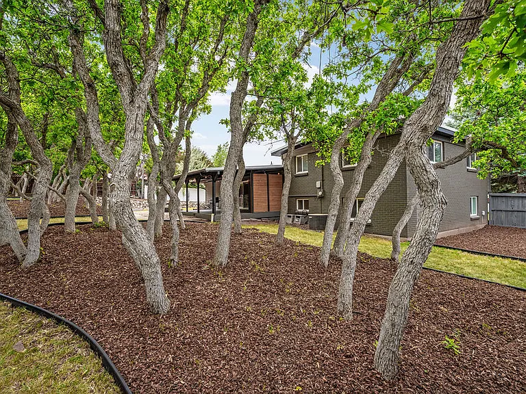 3395 E Larchmont Dr — Photo 12